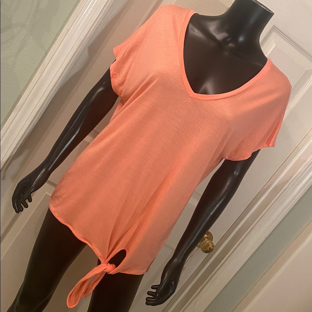 EXPRESS Peachy Salmon Pink Orange V-Neck Short Sleeve Top